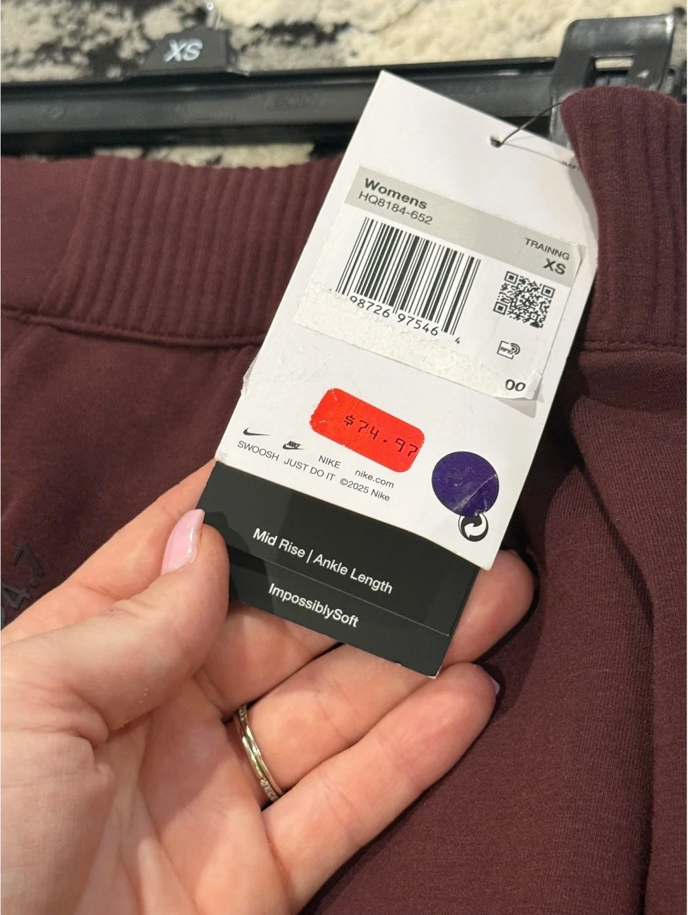 NWT Women’s Nike 24/7 joggers